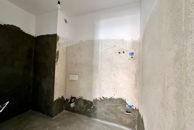 Shtepi ne shitje Apartament ne Tirane, 2+1, Mobilimi Bosh, pa mobiluar, Pagesa 104,500  Euro.