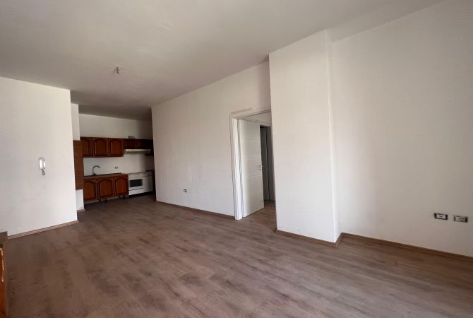 Shtepi ne shitje Apartament ne Tirane, 2+1, Mobilimi Bosh, pa mobiluar, Pagesa 161,500  Euro.