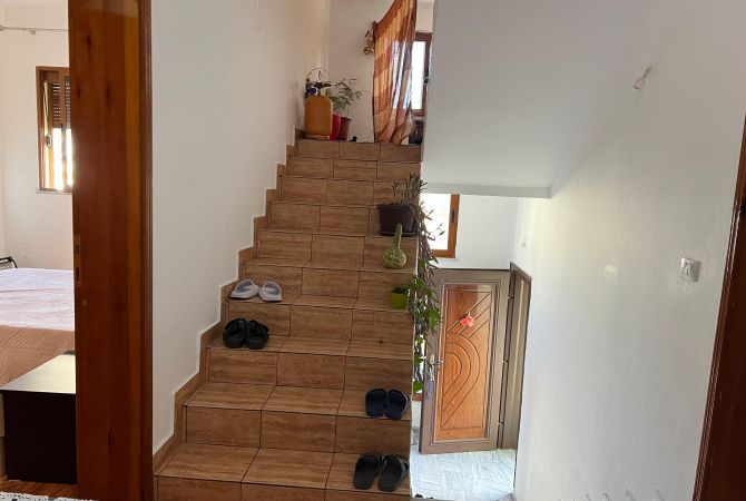 Shtepi ne shitje Shtepi Private ne Tirane, 5+1, Mobilimi E mobiluar, Pagesa 350,000  Euro.