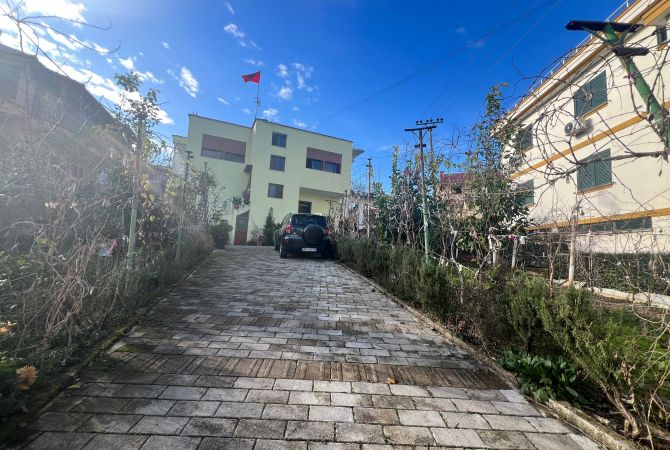 Shtepi ne shitje Shtepi Private ne Tirane, 5+1, Mobilimi E mobiluar, Pagesa 350,000  Euro.