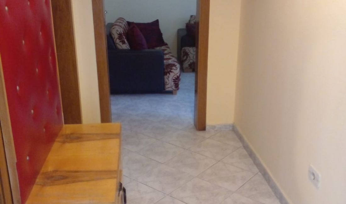 Shtepi me qera Apartament ne Tirane, 2+1, Mobilimi E mobiluar, Pagesa 500  Euro.