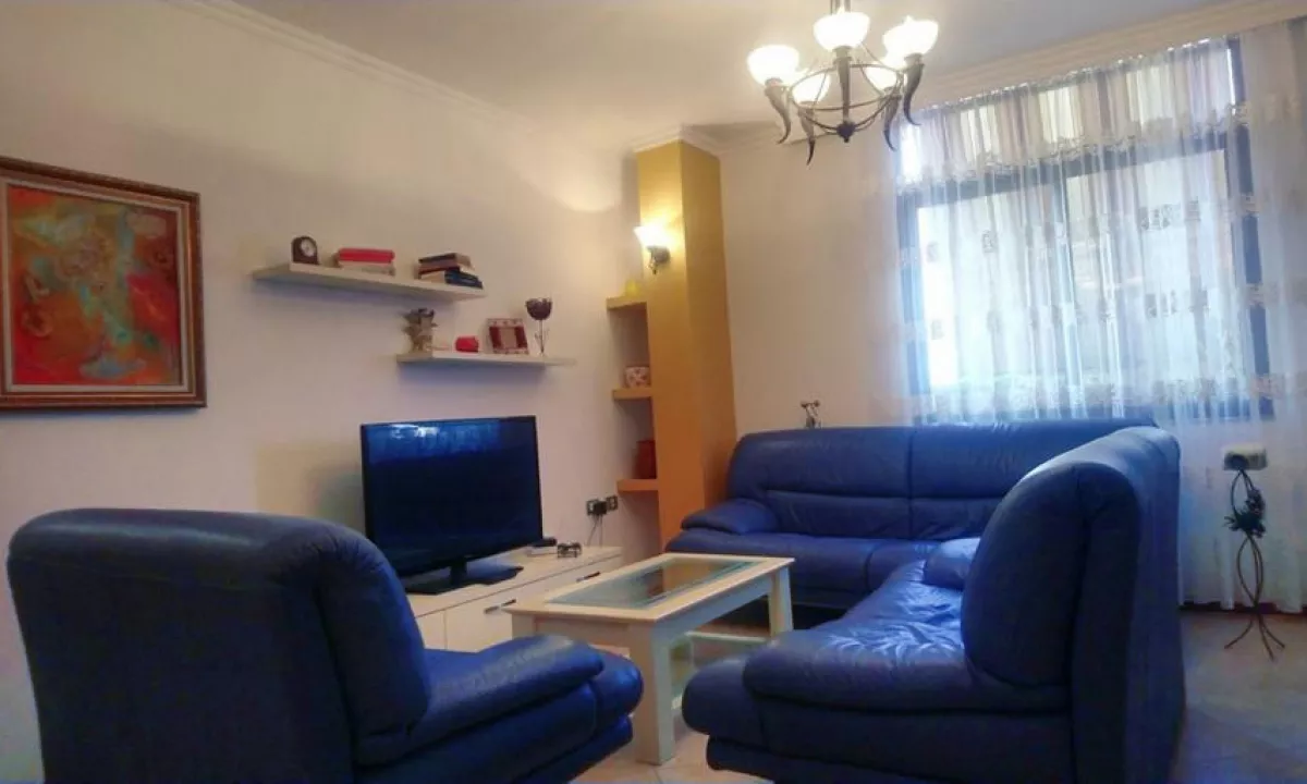 Shtepi me qera Apartament ne Tirane, 2+1, Mobilimi E mobiluar, Pagesa 760  Euro.