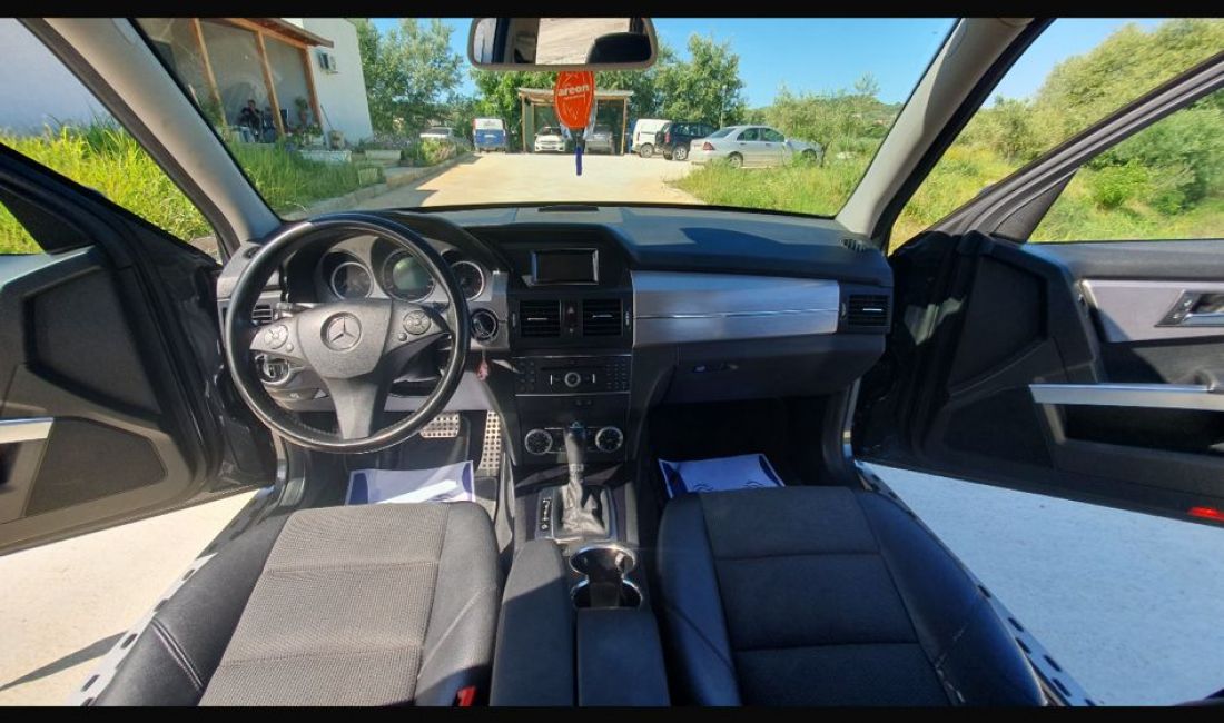 Makina ne shitje ne Tirane, Mercedes-Benz, 2011 Diesel,Kambio Automatik Pagesa 9,700  Euro.