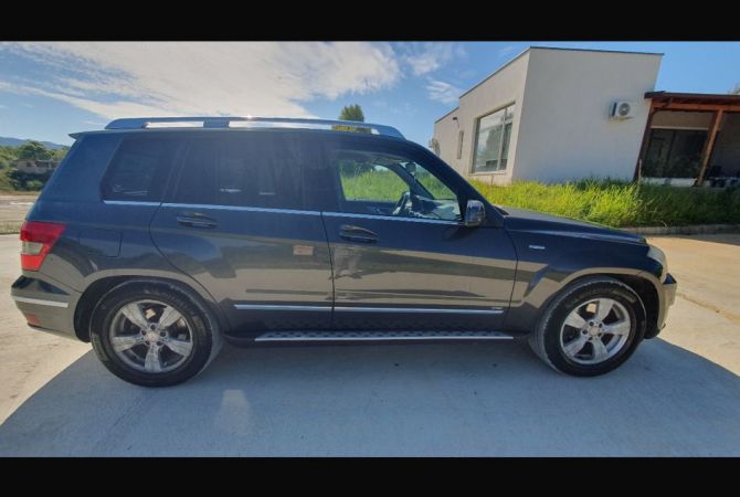 Makina ne shitje ne Tirane, Mercedes-Benz, 2011 Diesel,Kambio Automatik Pagesa 9,700  Euro.