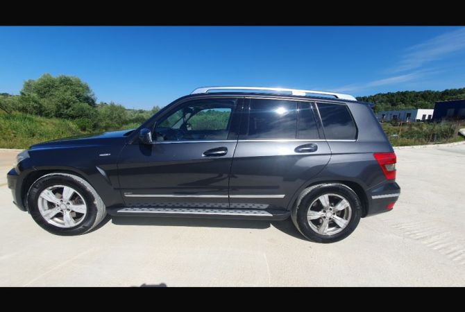 Makina ne shitje ne Tirane, Mercedes-Benz, 2011 Diesel,Kambio Automatik Pagesa 9,700  Euro.