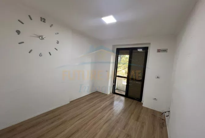 Business Property for Rent 3+1 in Tirana - 800 Euro