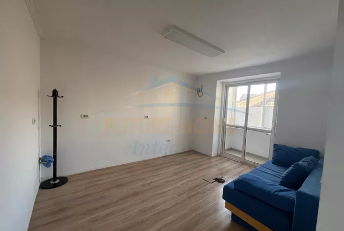 Business Property for Rent 3+1 in Tirana - 800 Euro