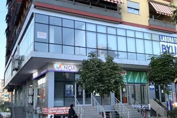 Ambient biznesi me qera 3+1 ne Fier - 80,000 Leke