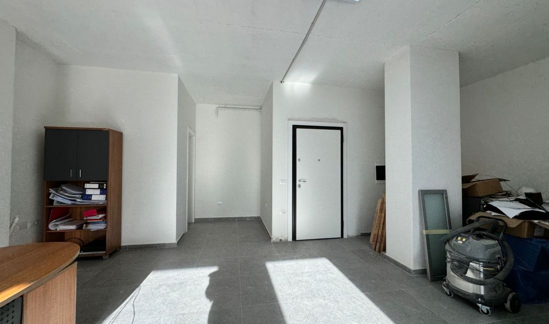 🏠 Ambjent Komercial  per shitje