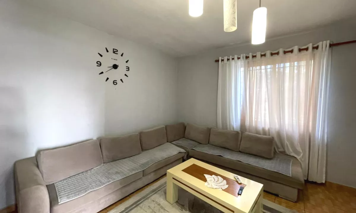 Shtepi ne shitje Apartament ne Tirane, 1+1, Mobilimi E mobiluar, Pagesa 110,000  Euro.