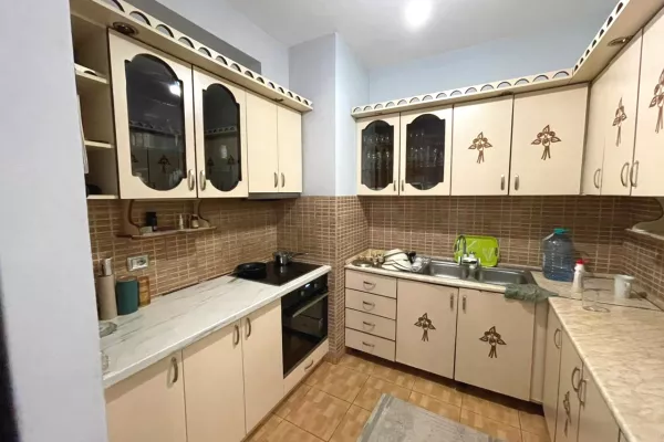 Shtepi ne shitje Apartament ne Tirane, 1+1, Mobilimi E mobiluar, Pagesa 110,000  Euro.