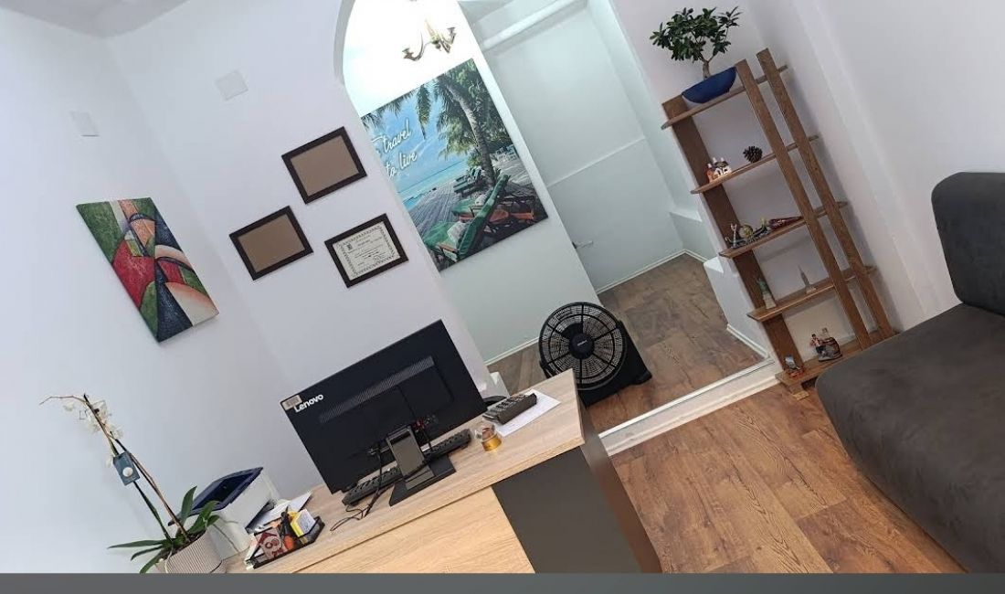 Dyqan shitet 100m2 tek rruga Durresit 