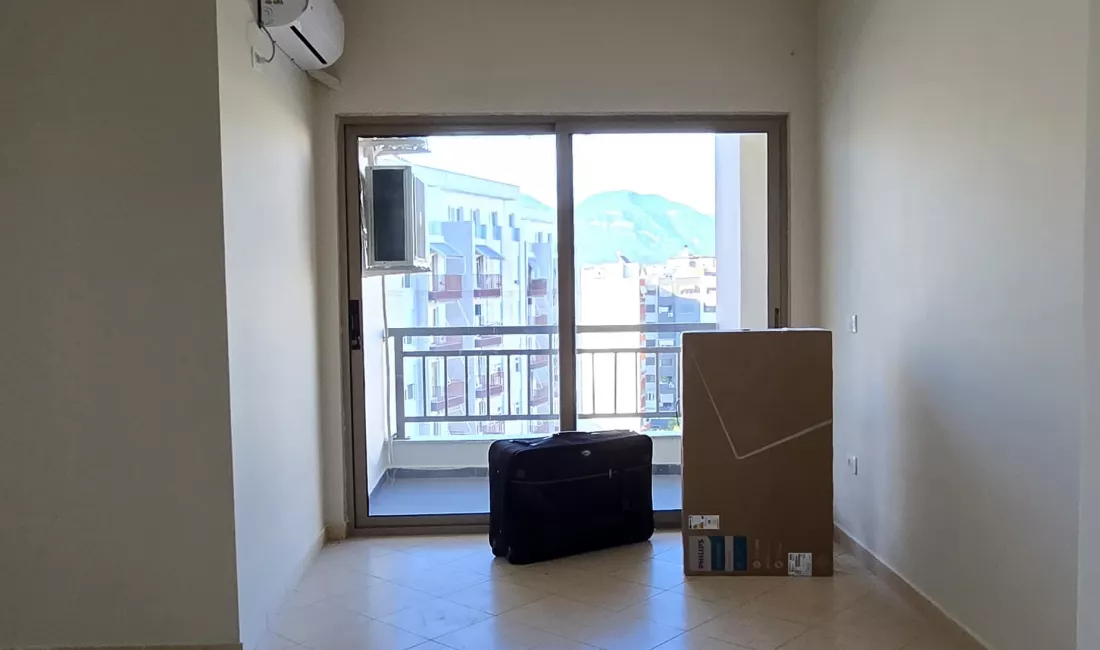 Shtepi ne shitje Apartament ne Tirane, 2+1, Mobilimi Pjeserisht e mobiluar, Pagesa 95,000  Euro.