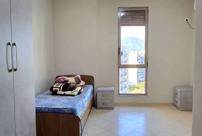 Shtepi ne shitje Apartament ne Tirane, 2+1, Mobilimi Pjeserisht e mobiluar, Pagesa 95,000  Euro.