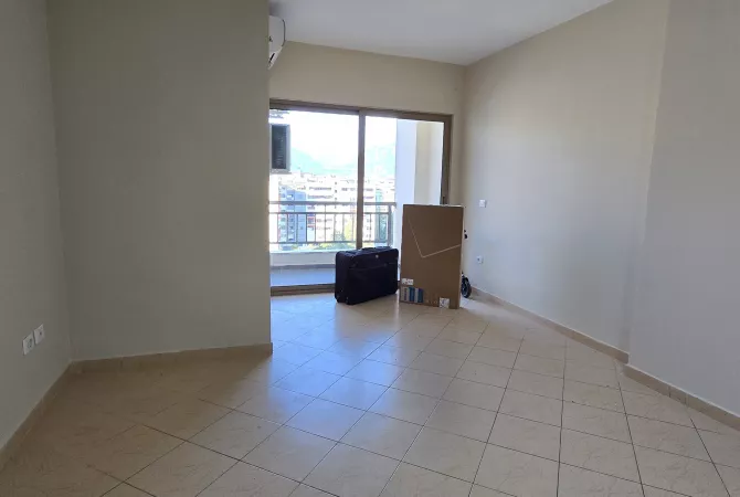 Shtepi ne shitje Apartament ne Tirane, 2+1, Mobilimi Pjeserisht e mobiluar, Pagesa 95,000  Euro.