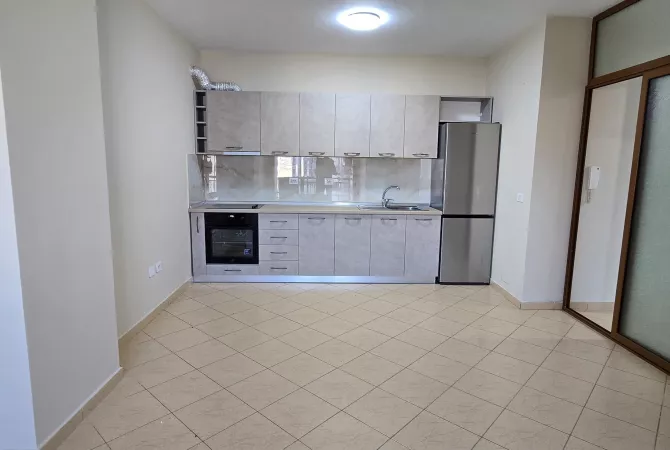 Shtepi ne shitje Apartament ne Tirane, 2+1, Mobilimi Pjeserisht e mobiluar, Pagesa 95,000  Euro.