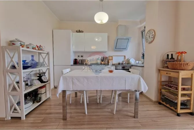 Shtepi me qera Apartament ne Tirane, 1+1, Mobilimi E mobiluar, Pagesa 550  Euro.