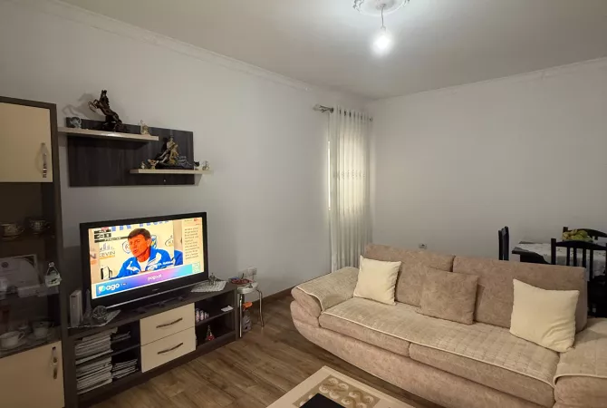 Shtepi ne shitje Apartament ne Tirane, 2+1, Mobilimi E mobiluar, Pagesa 135,000  Euro.