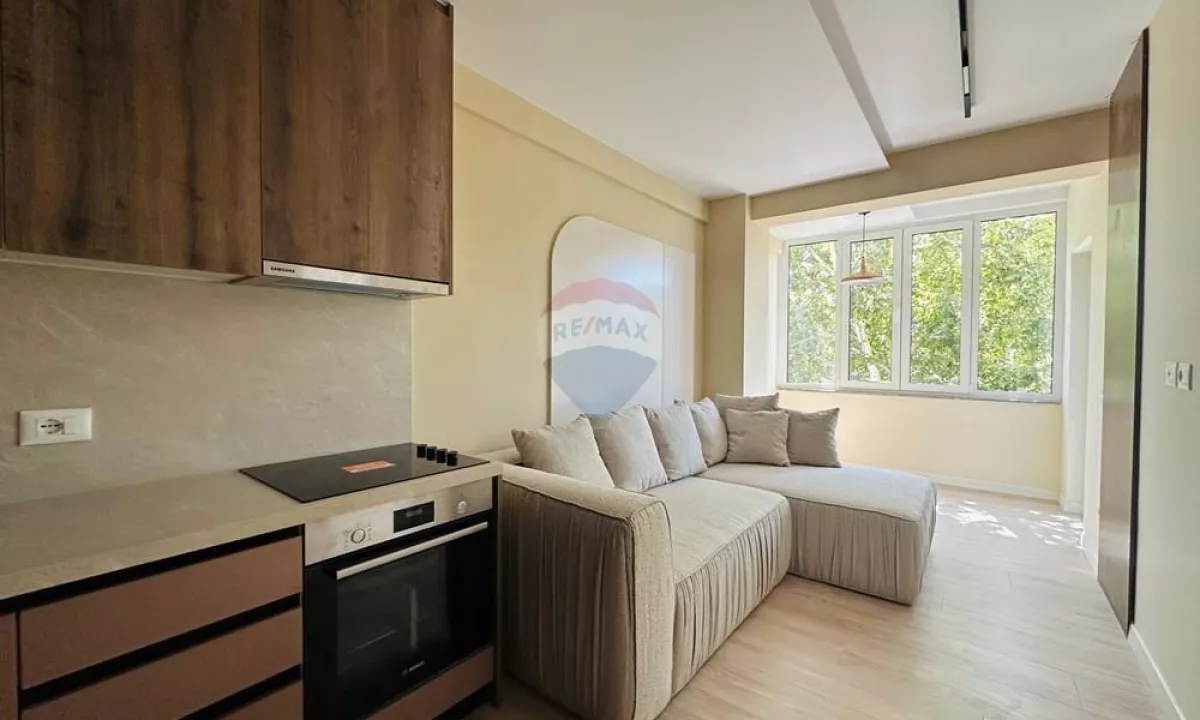 Shtepi ne shitje Apartament ne Tirane, 1+1, Mobilimi E mobiluar, Pagesa 1,400,000  Euro.