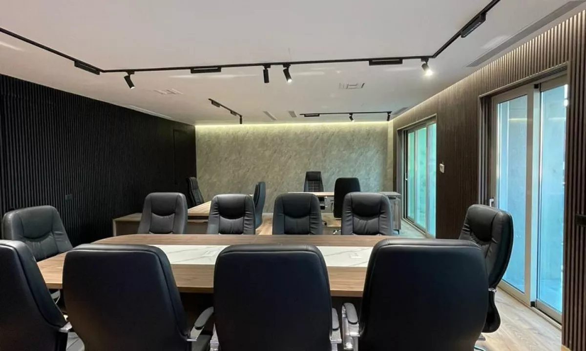 Jepet me qira ambjent per zyra tek Ambasador 3, prane Air Albania