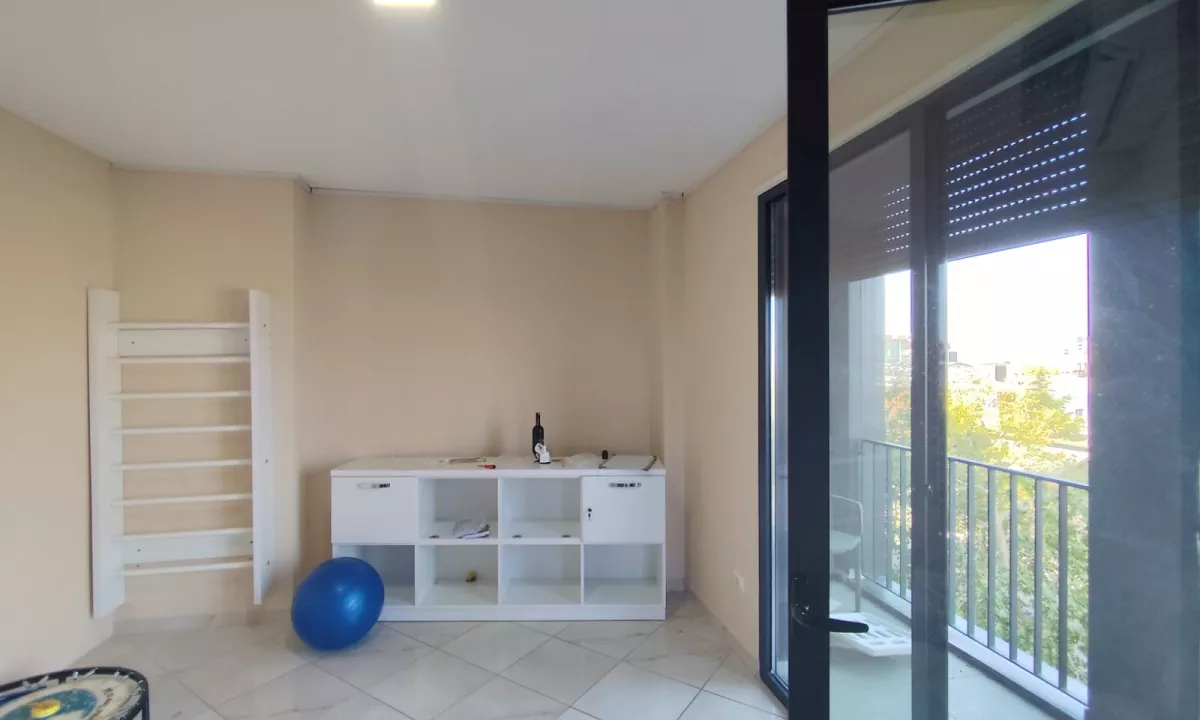 Jepet me qira ambient per zyra apo klinika