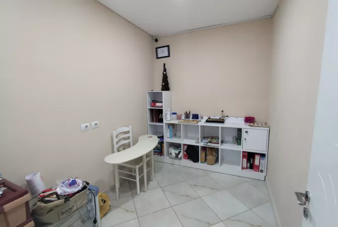 Jepet me qira ambient per zyra apo klinika