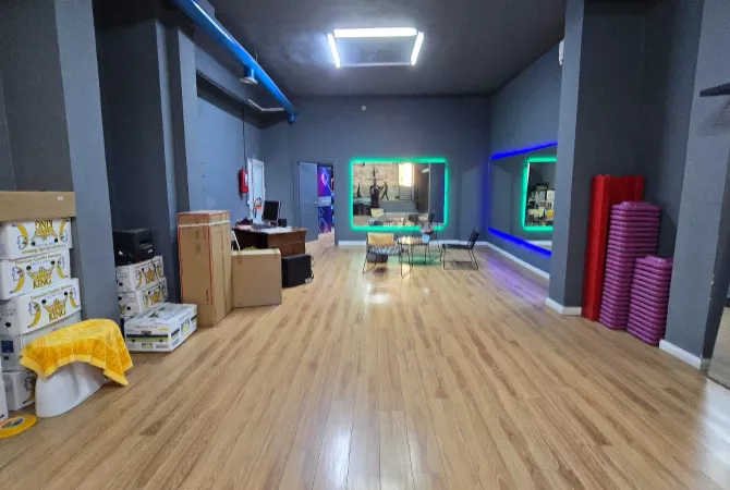 Business Property for Rent 3+1 in Tirana - 1,000 Euro