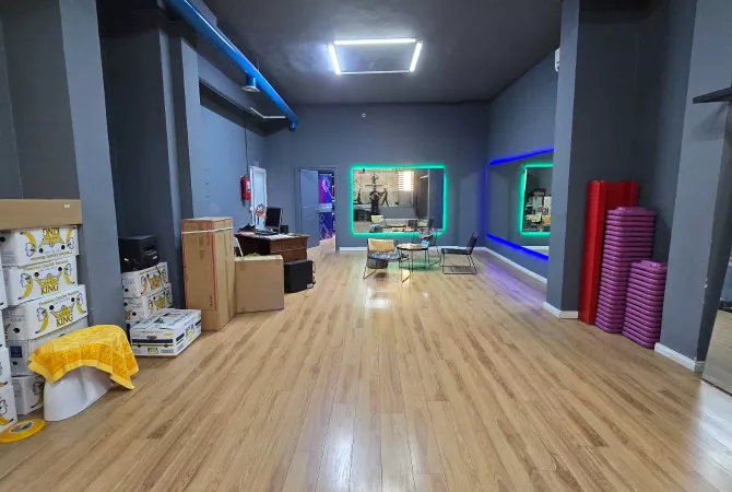 Business Property for Rent 3+1 in Tirana - 1,000 Euro