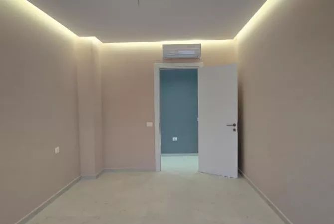 Business Property for Rent 3+1 in Tirana - 60,000 Leke