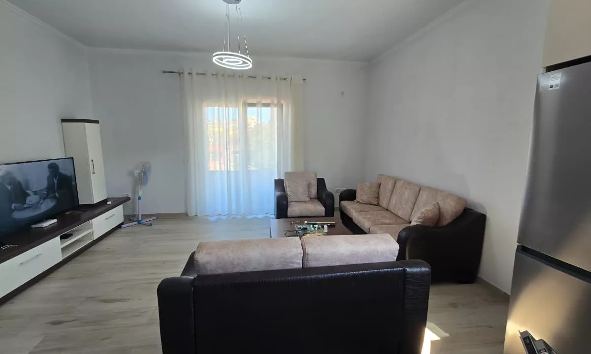 Shtepi me qera Apartament ne Tirane, 2+1, Mobilimi E mobiluar, Pagesa 470  Euro.