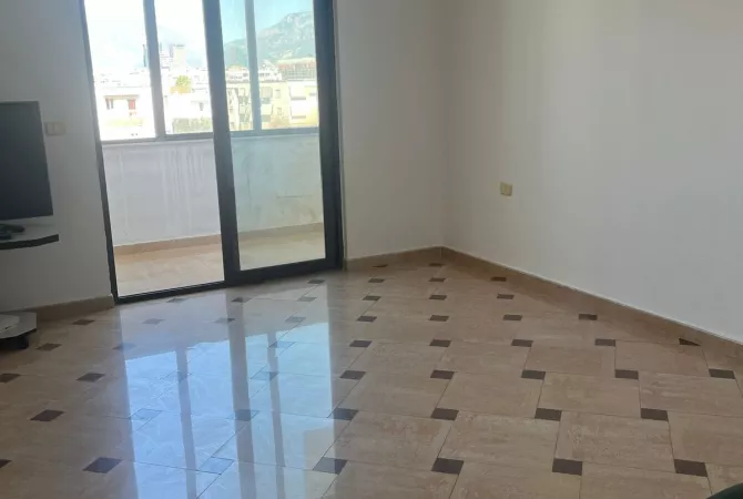 me qira apartament (2+1) spacioz , Rr.Frang Bardhi