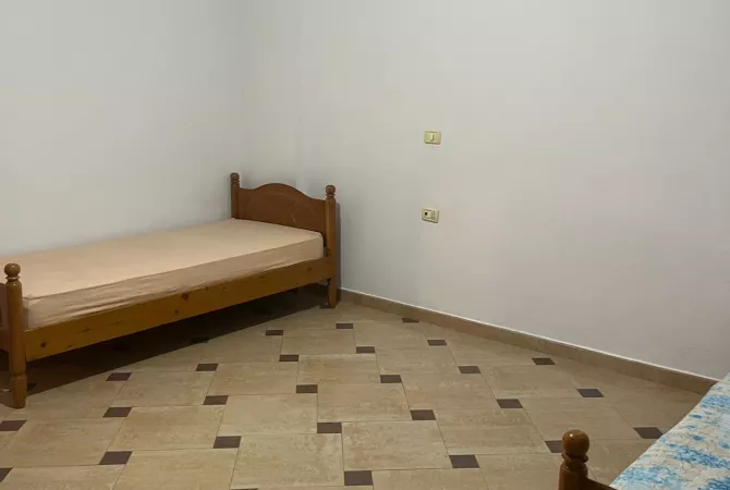 Shtepi me qera Apartament ne Tirane, 2+1, Mobilimi Pjeserisht e mobiluar, Pagesa 500  Euro.