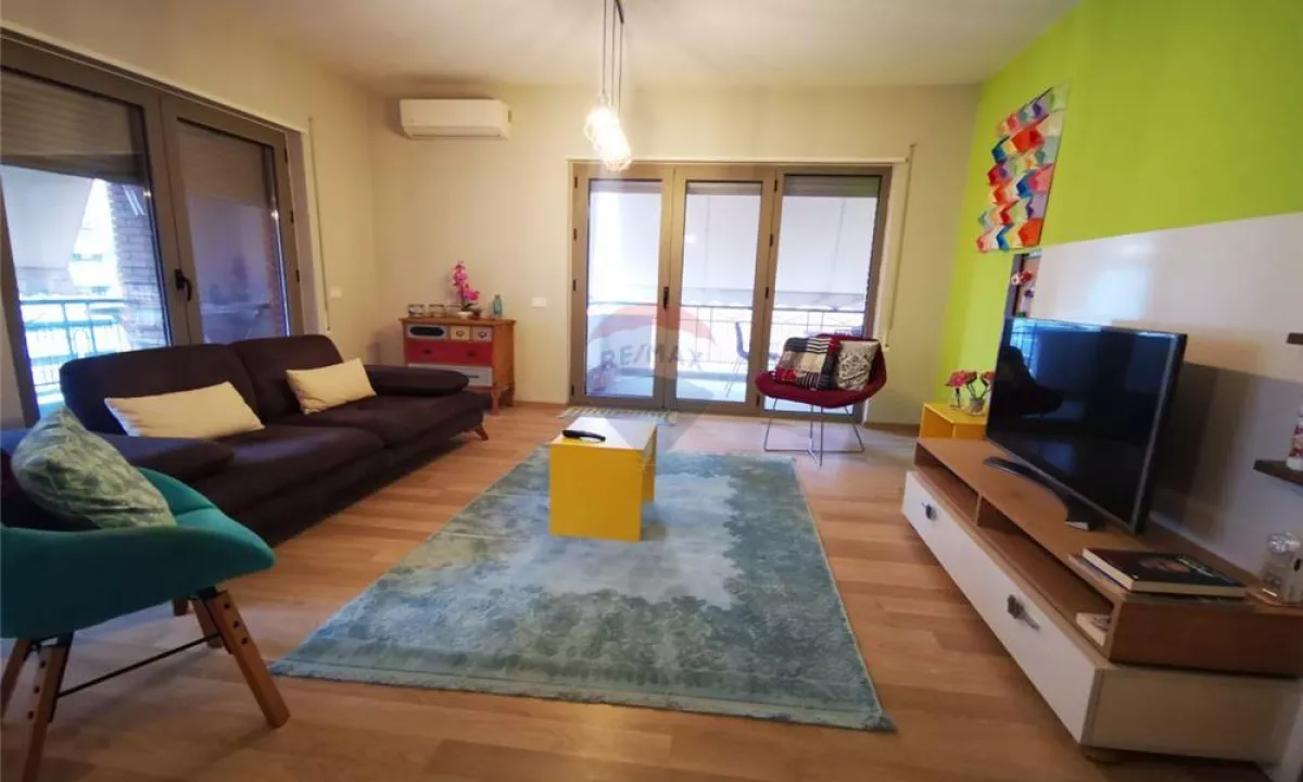 Shtepi me qera Apartament ne Tirane, 2+1, Mobilimi E mobiluar, Pagesa 1,000  Euro.