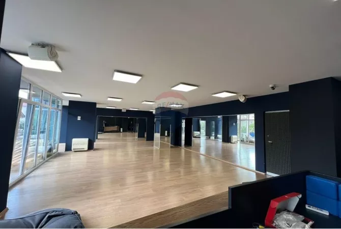 Business Property for Rent 3+1 in Tirana - 1,750 Euro