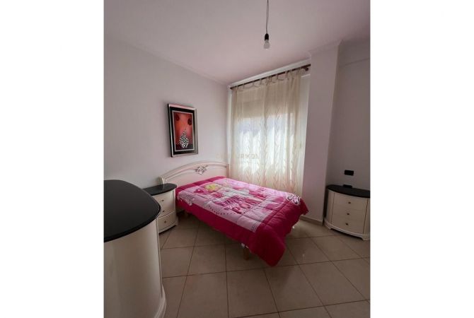 Shtepi me qera Apartament ne Tirane, 3+1, Mobilimi E mobiluar, Pagesa 500  Euro.