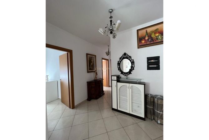 Shtepi me qera Apartament ne Tirane, 3+1, Mobilimi E mobiluar, Pagesa 500  Euro.