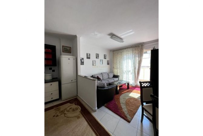 Shtepi me qera Apartament ne Tirane, 3+1, Mobilimi E mobiluar, Pagesa 500  Euro.