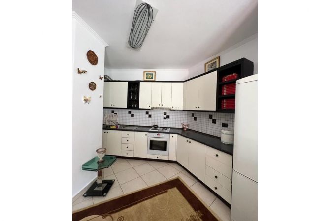 Shtepi me qera Apartament ne Tirane, 3+1, Mobilimi E mobiluar, Pagesa 500  Euro.