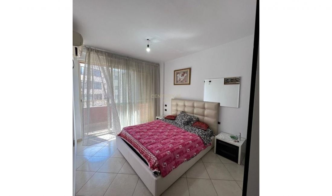 Shtepi me qera Apartament ne Tirane, 3+1, Mobilimi E mobiluar, Pagesa 500  Euro.