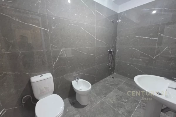 Shtepi me qera 2+1 ne Tirane - 570 Euro