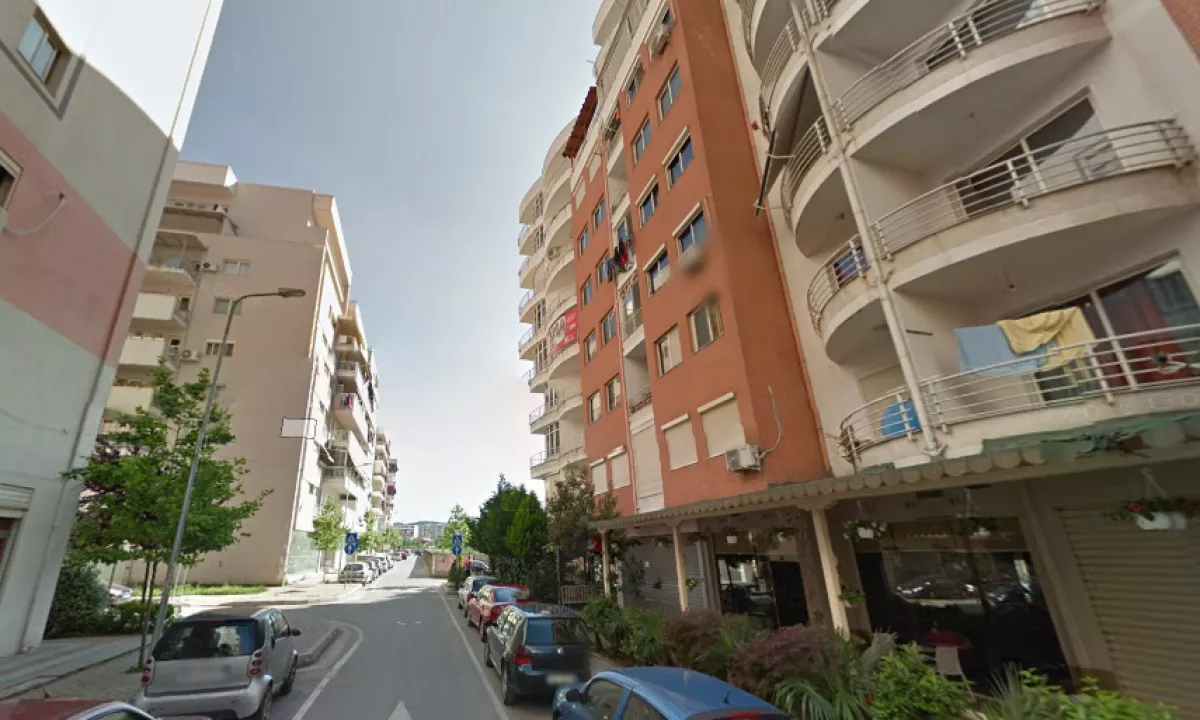 Shtepi ne shitje Apartament ne Tirane, 2+1, Mobilimi Bosh, pa mobiluar, Pagesa 151,000  Euro.