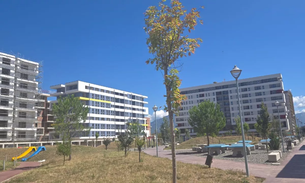 Shtepi ne shitje Apartament ne Tirane, 3+1, Mobilimi Bosh, pa mobiluar, Pagesa 113,900  Euro.