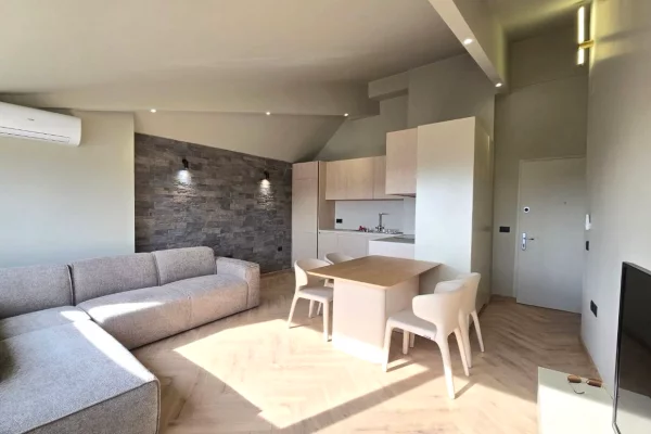 Shtepi me qera Apartament ne Tirane, 2+1, Mobilimi E mobiluar, Pagesa 950  Euro.