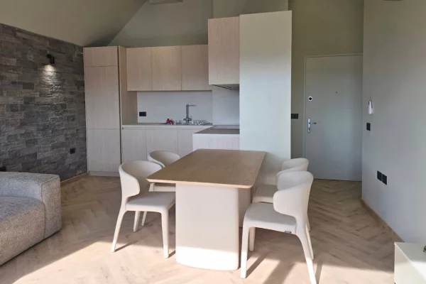 Shtepi me qera 2+1 ne Tirane - 950 Euro
