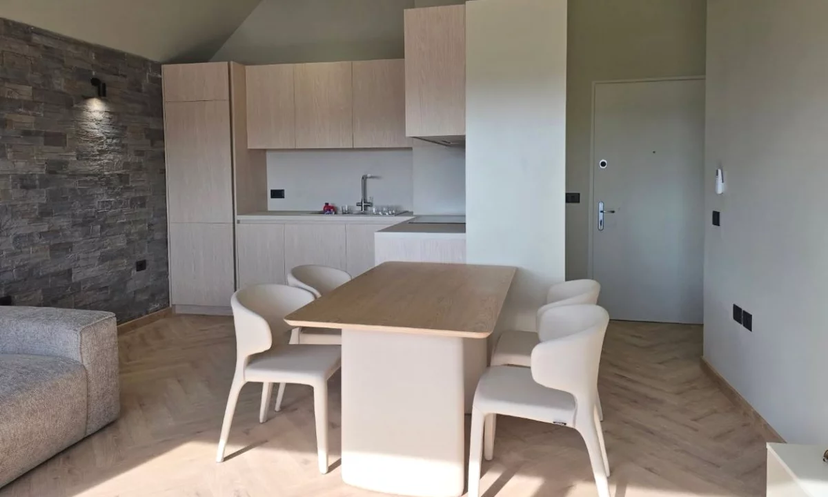 Shtepi me qera Apartament ne Tirane, 2+1, Mobilimi E mobiluar, Pagesa 950  Euro.