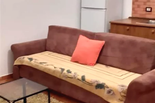 Shtepi me qera Shtepi Private ne Tirane, 1+1, Mobilimi E mobiluar, Pagesa 35,000  Leke.