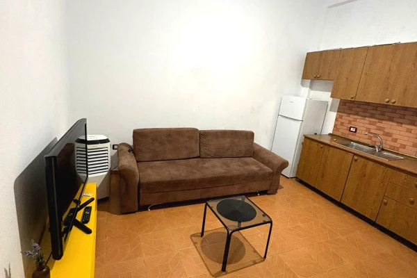 Shtepi me qera Shtepi Private ne Tirane, 1+1, Mobilimi E mobiluar, Pagesa 35,000  Leke.