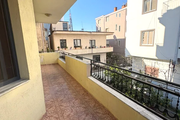 Shtepi me qera Shtepi Private ne Tirane, 2+1, Mobilimi Pjeserisht e mobiluar, Pagesa 40,000  Leke.