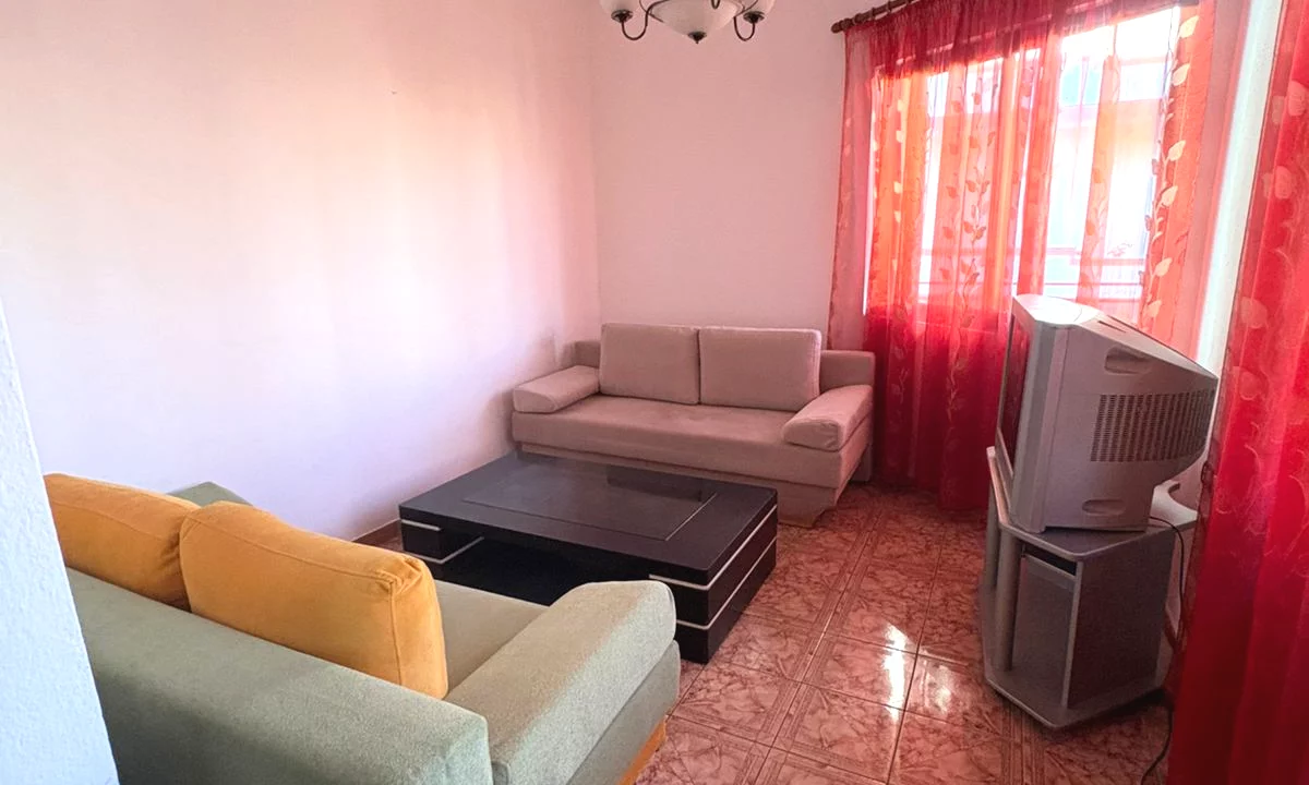Shtepi me qera Shtepi Private ne Tirane, 2+1, Mobilimi E mobiluar, Pagesa 40,000  Leke.
