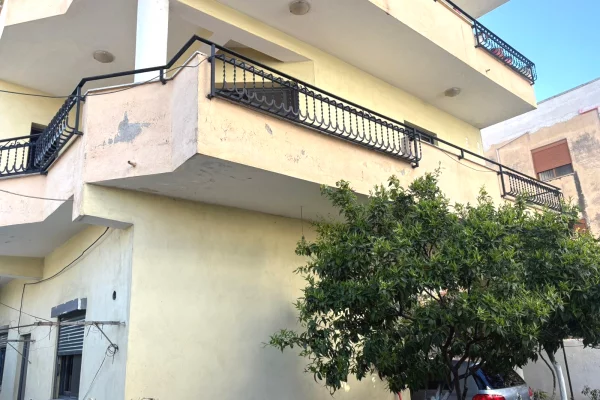 Shtepi me qera Shtepi Private ne Tirane, 2+1, Mobilimi E mobiluar, Pagesa 40,000  Leke.